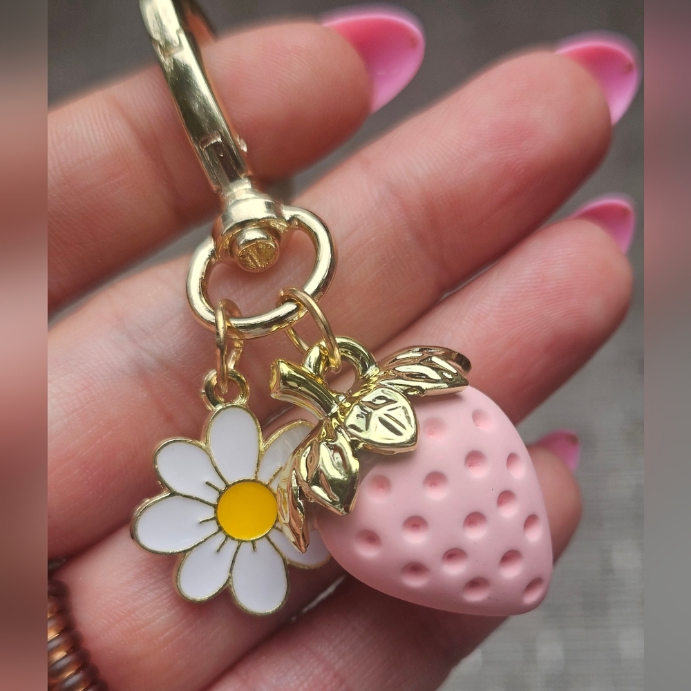 Gold Heart Keychain with Pink Strawberry and Daisy Charm - Picture 3 of 4